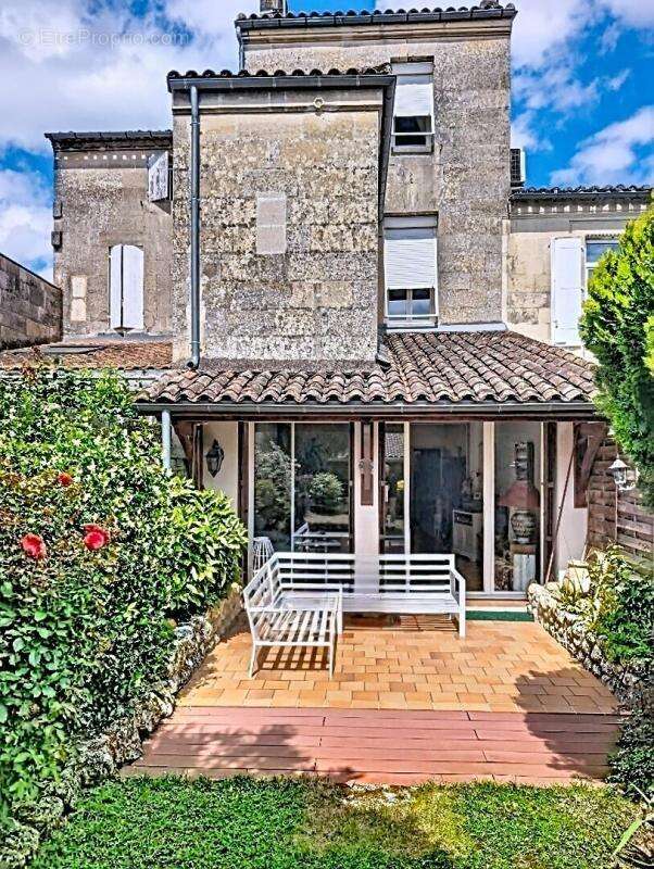 Maison de caractère avec jardin et dépendance - photo 16