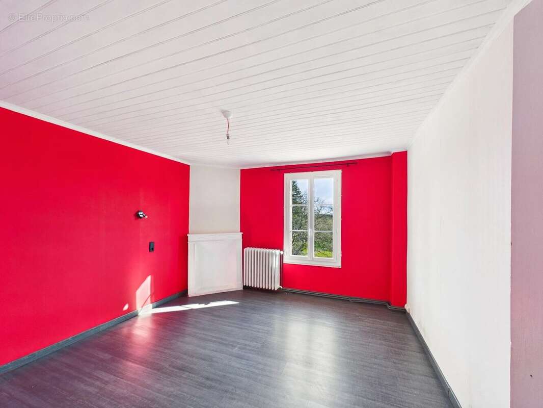 Maison à SAINT-SAUD-LACOUSSIERE