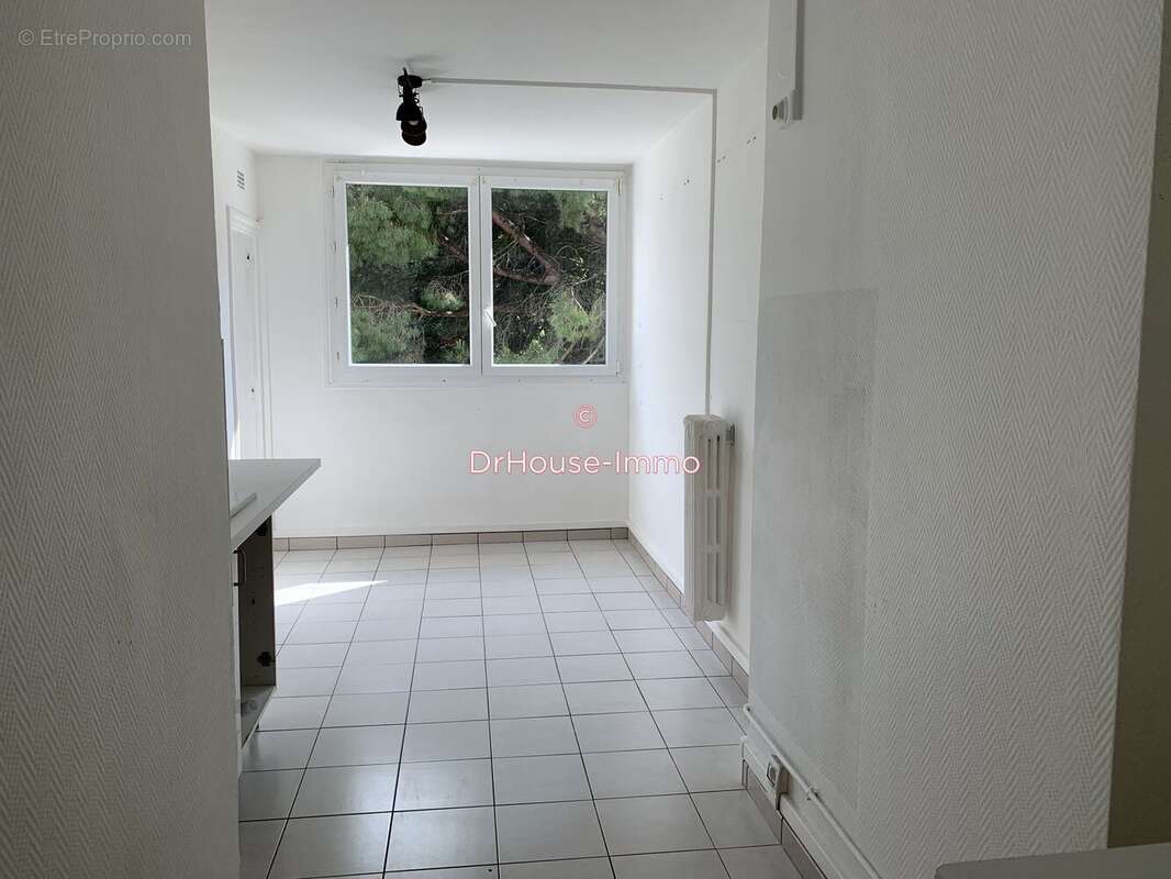 Appartement à BAGNOLS-SUR-CEZE