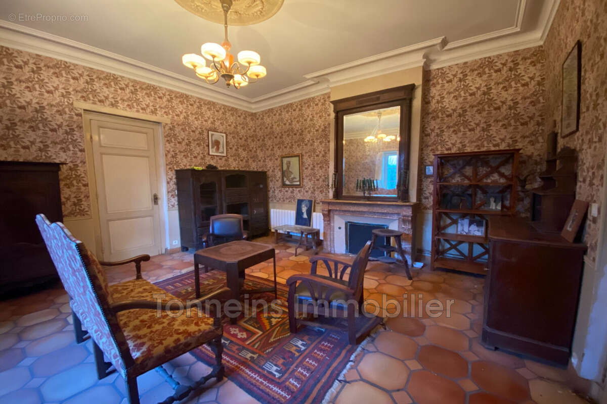 Maison à VILLEFRANCHE-DU-QUEYRAN