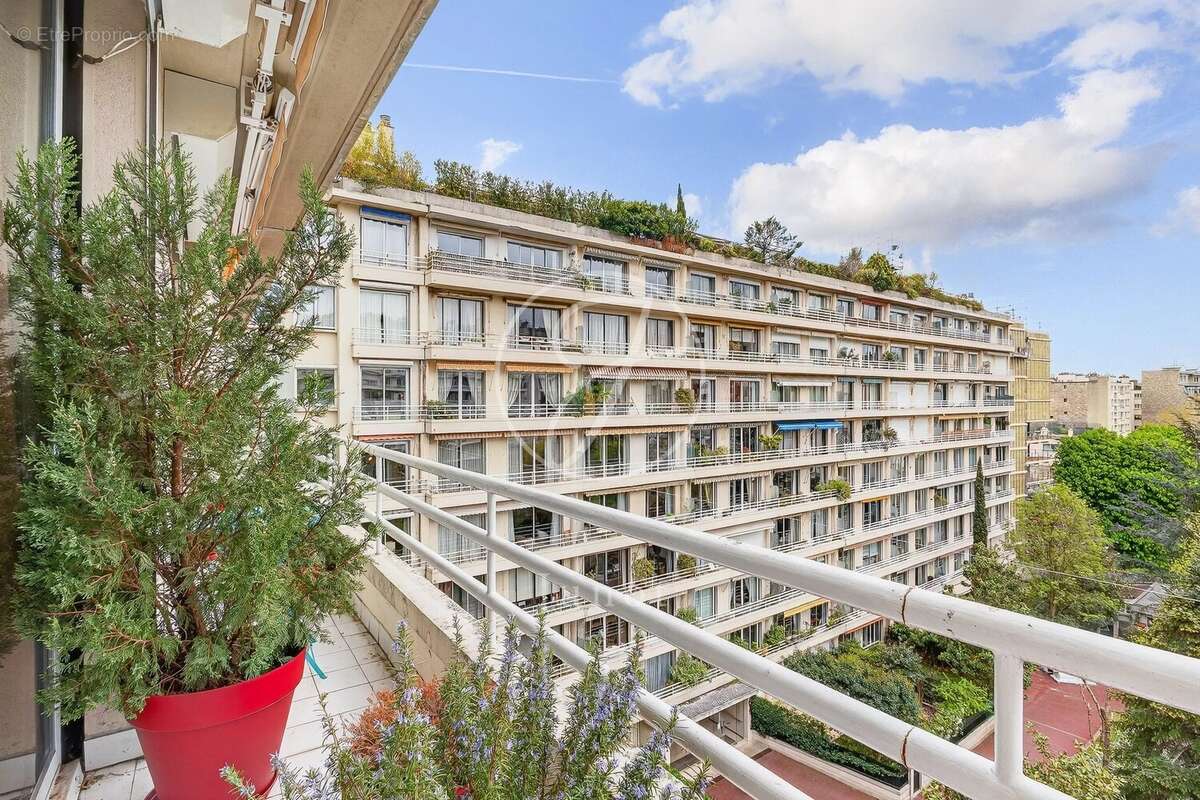 Appartement à PARIS-16E