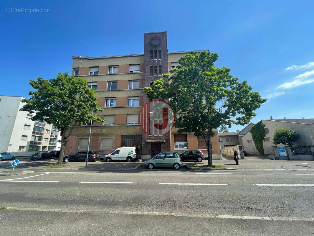 Mulhouse Rue Josué Hofer - Appartement spacieux de 144 m2 avec 7 pièces dont 5 chambres - photo 3