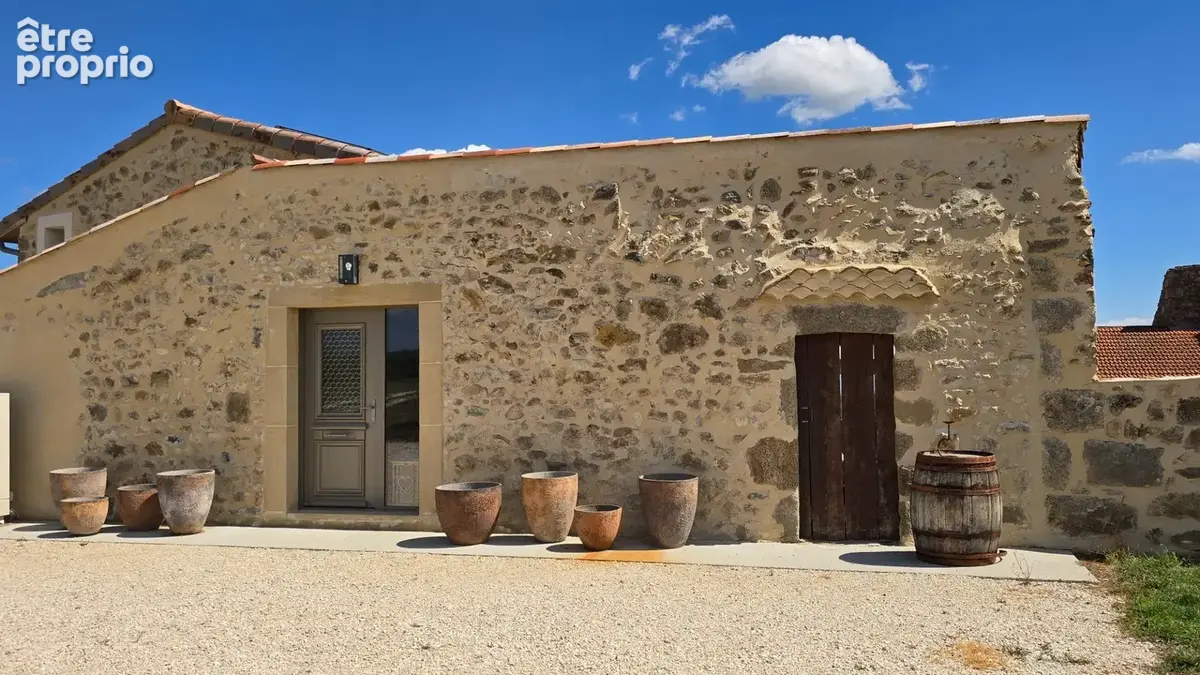 Propriété d'Exception Rénovée – 7.5 hectares - Étang privée - vue panoramique - Piscine - Source - photo 48