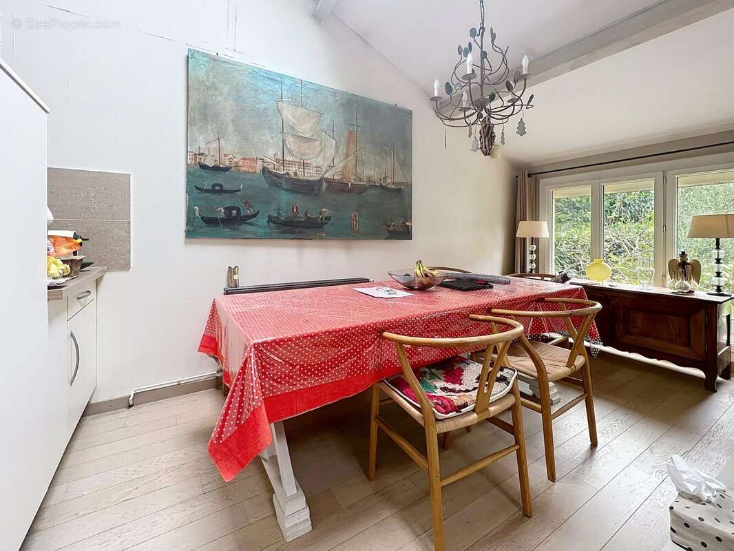 Maison à MARNES-LA-COQUETTE