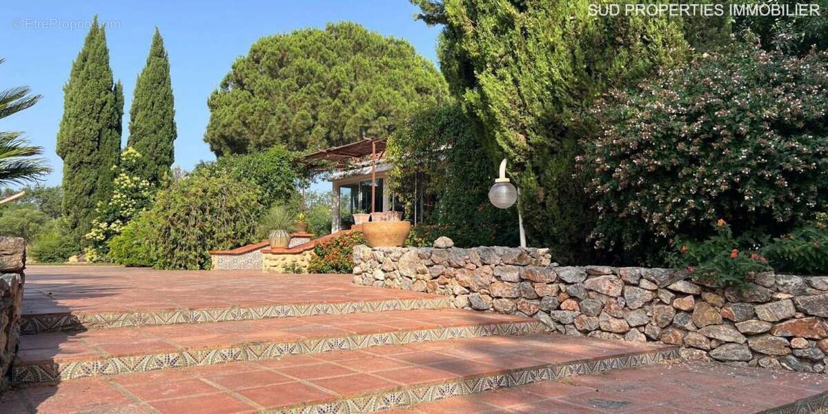 Maison à SAINT-ESTEVE