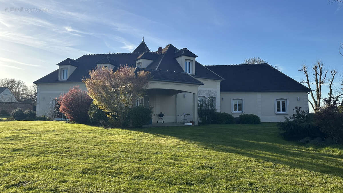 Maison à CREVECOEUR-LE-GRAND