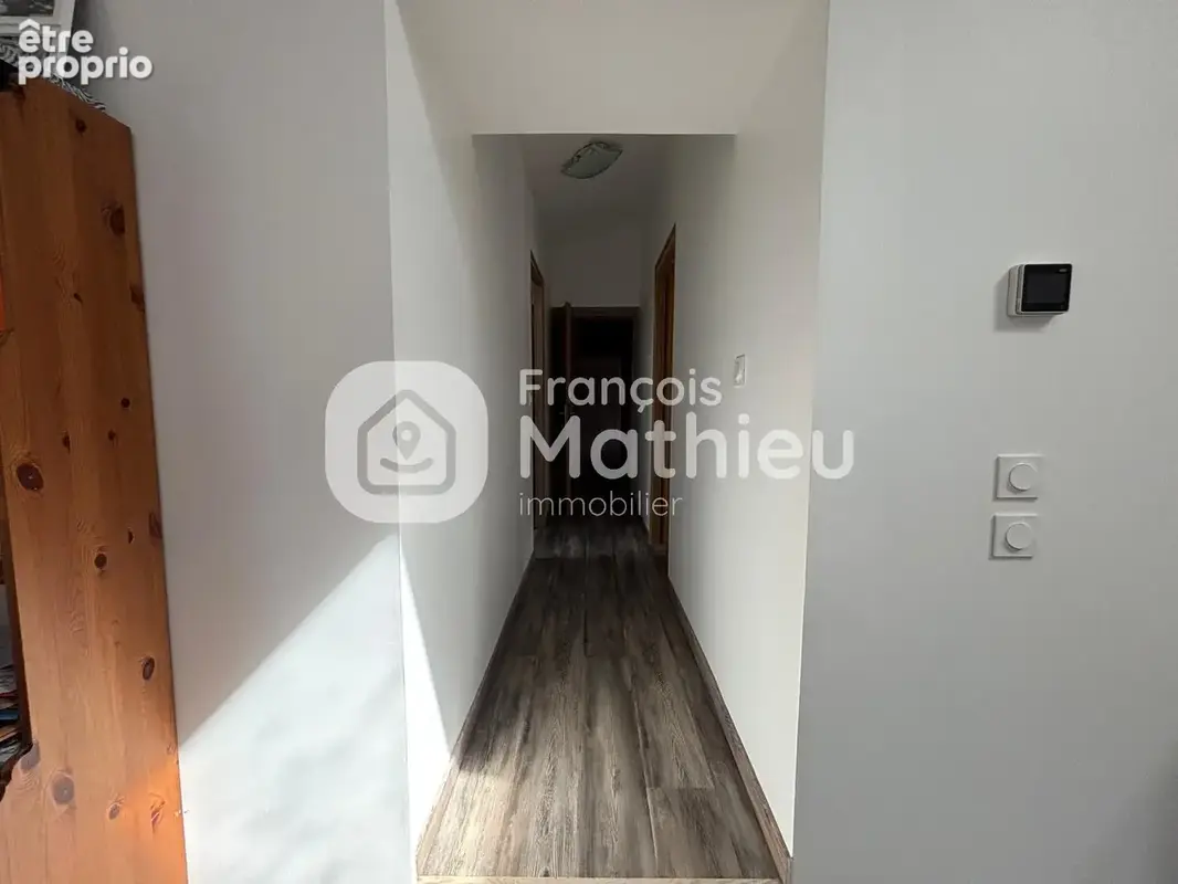 Saint-Georges-de-Reneins - Maison T4 avec dépendances et cour. - photo 4