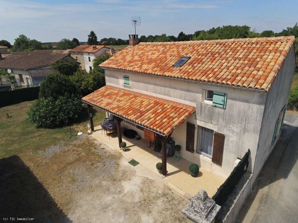 Maison à VILLEFAGNAN