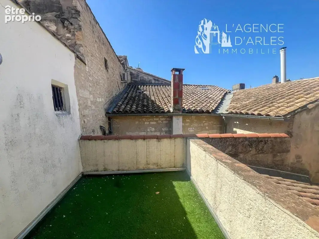 Arles centre historique – Dernier étage, studio lumineux avec terrasse sans vis-à-vis - photo 5