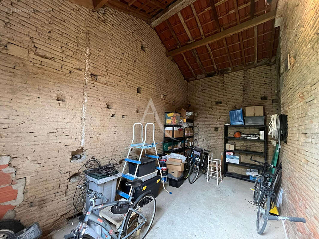 Grande maison de 200m² avec 5 chambres et dépendances sur St-Sulpice ! - photo 11