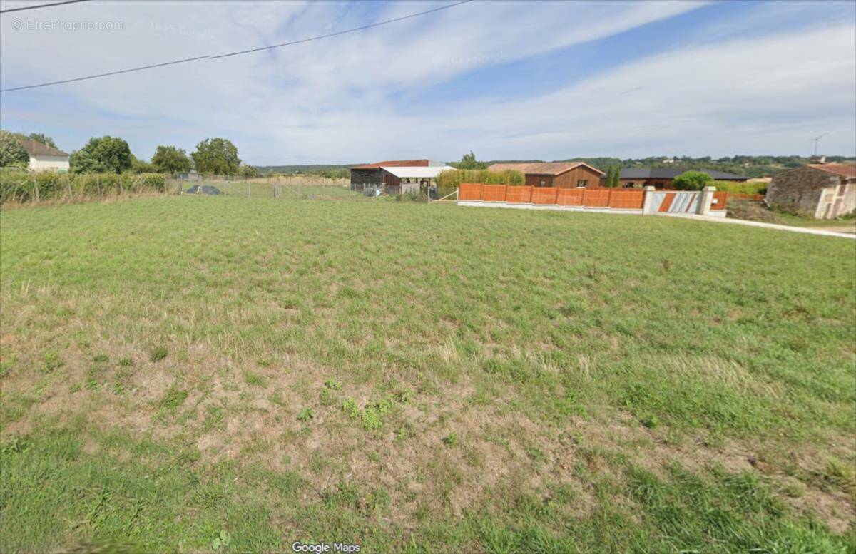 Terrain à LA CHAPELLE-MOULIERE