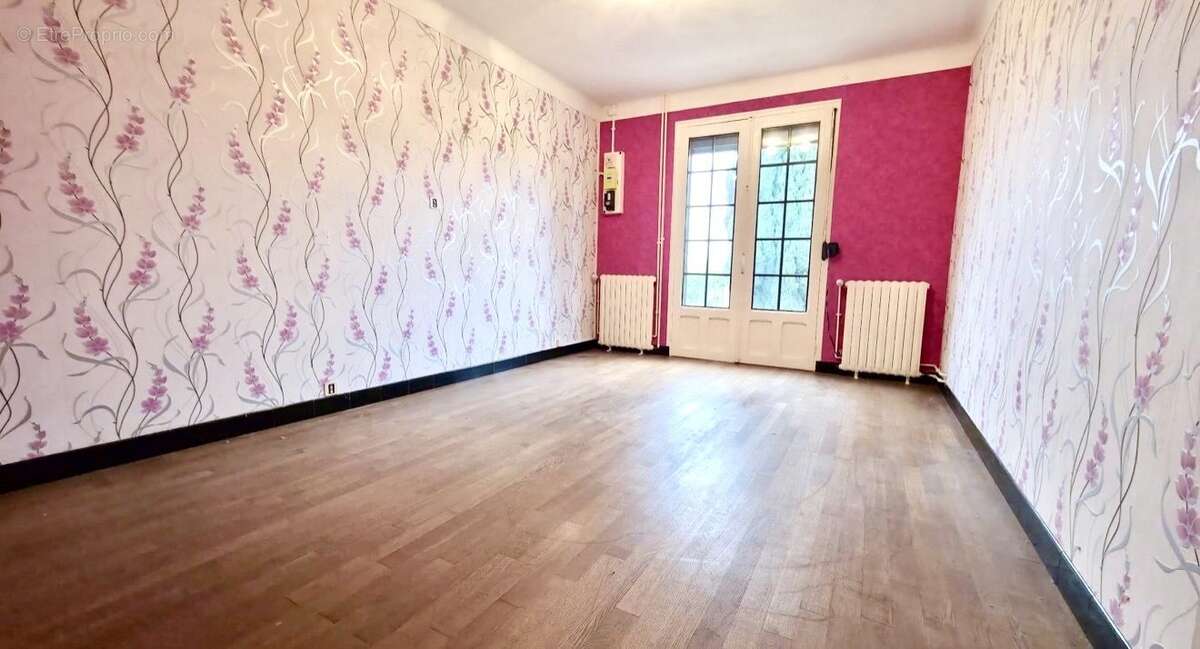 Maison à COUCY-LE-CHATEAU-AUFFRIQUE