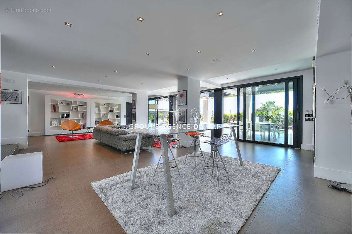 Villa d'exception à vendre à ST RAPHAEL avec vue mer. - photo 11