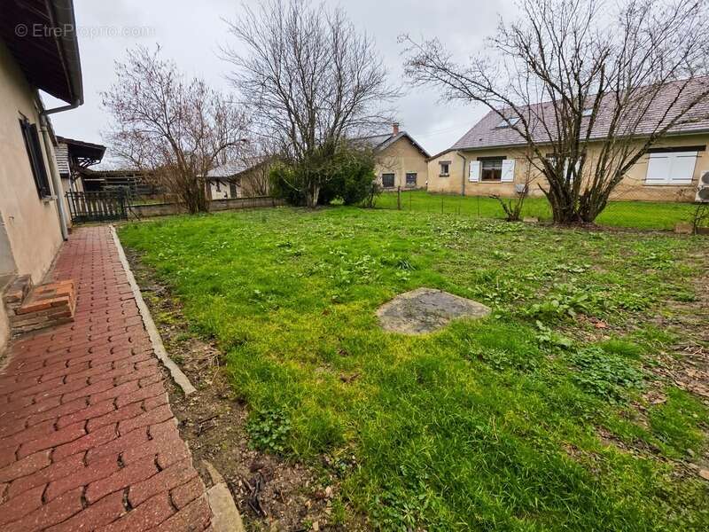 Maison à SAVIGNY-EN-REVERMONT