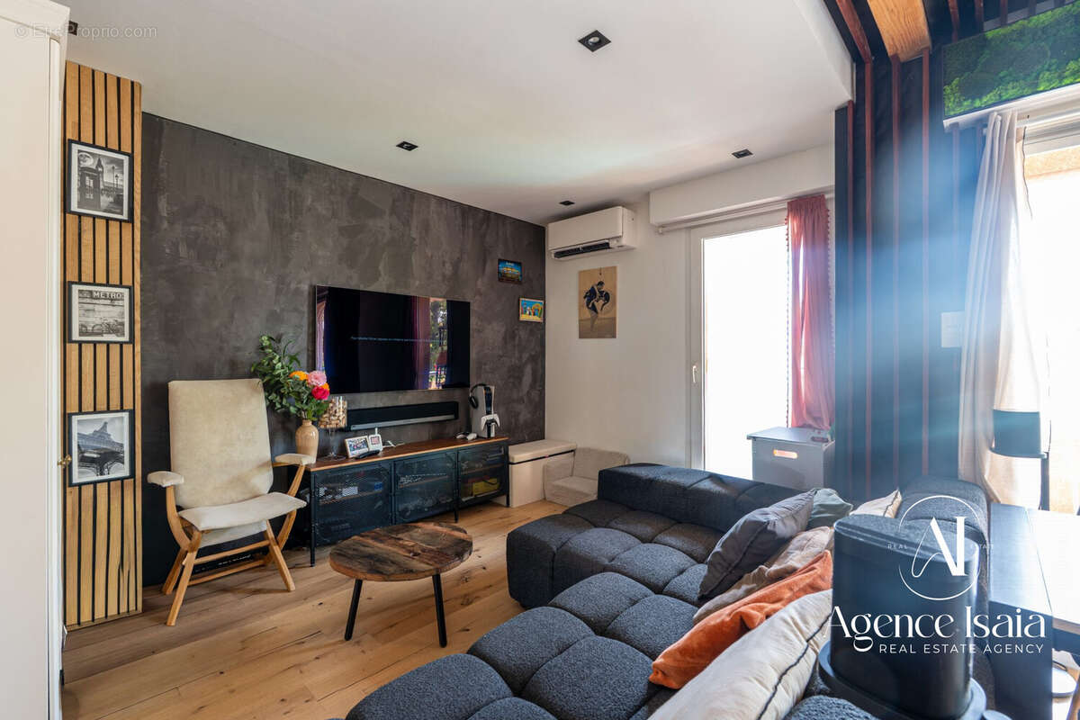 Appartement à BORMES-LES-MIMOSAS