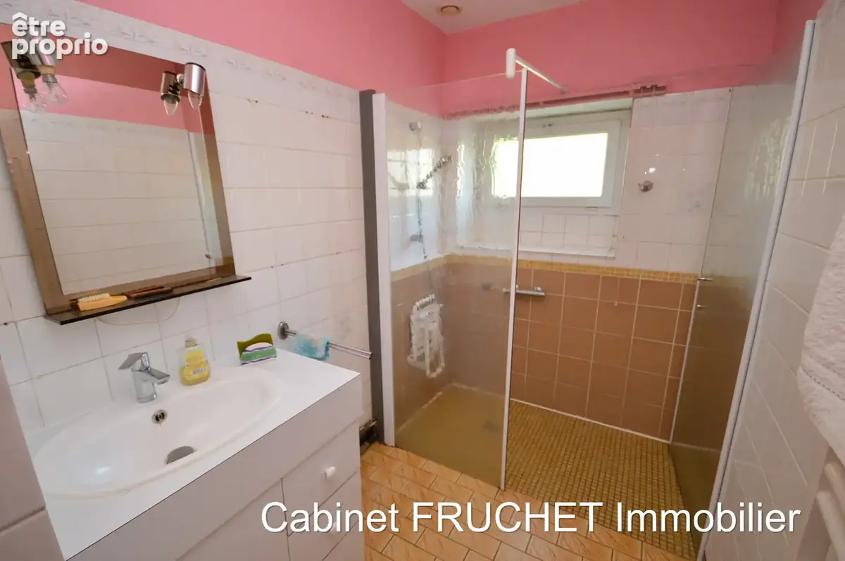 Jolie maison de village offrant de beaux volumes - photo 8