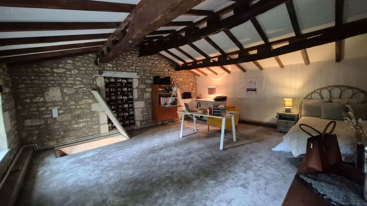 Maison à SAINT-HILAIRE-DE-VILLEFRANCHE