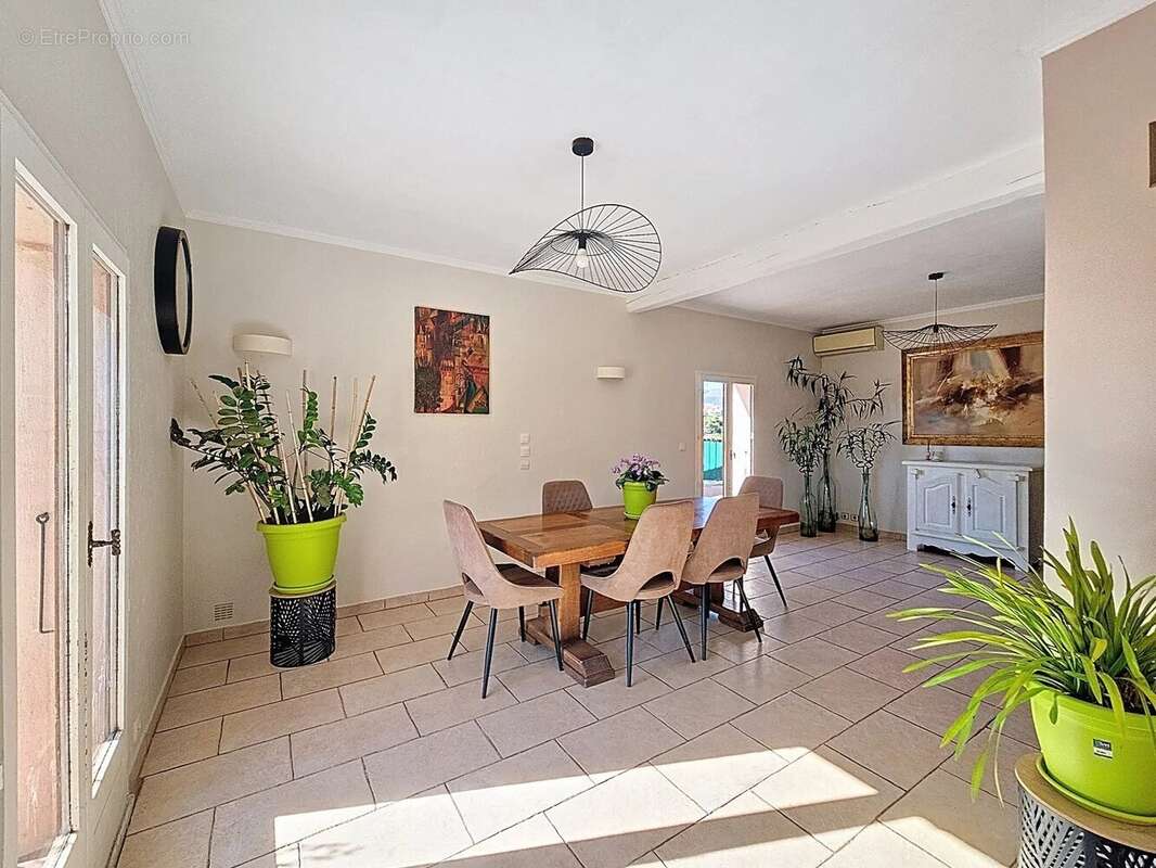 Maison à SAINT-LAURENT-DU-VAR