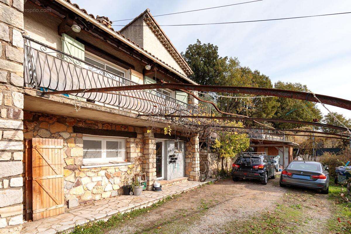 Maison à BAGNOLS-EN-FORET