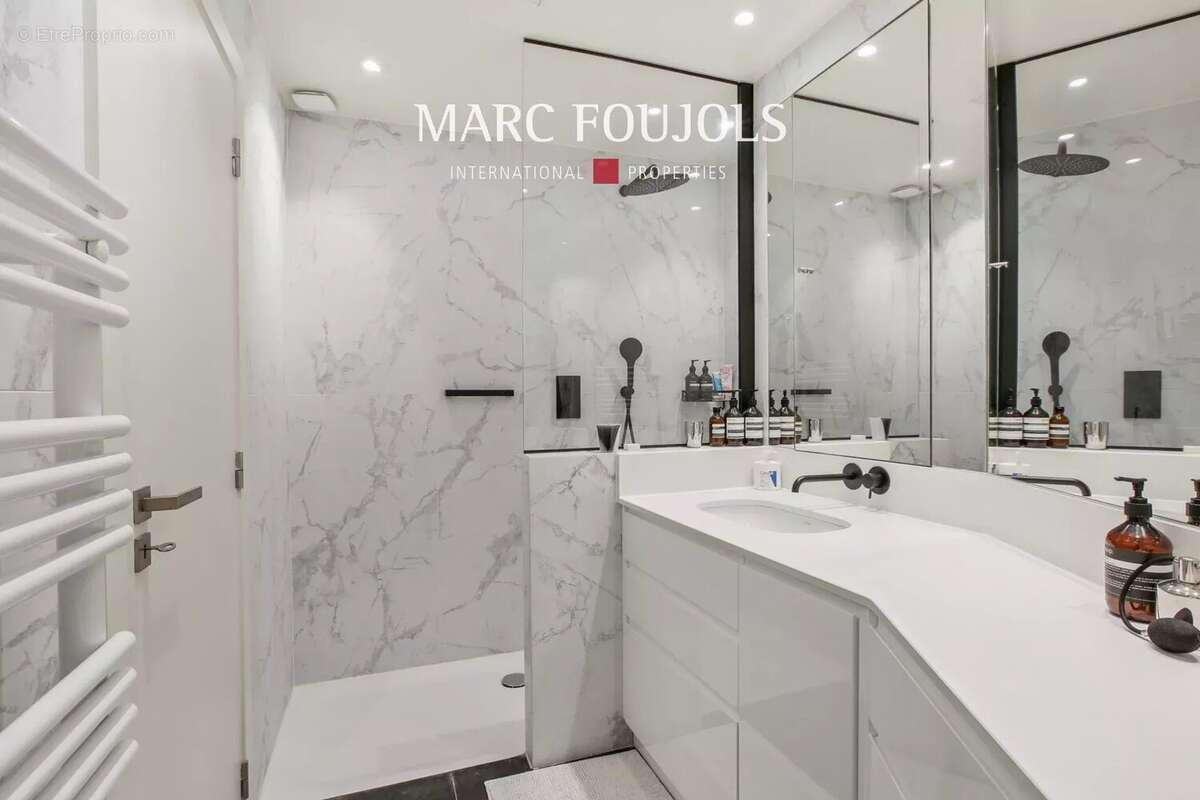 Appartement à NEUILLY-SUR-SEINE