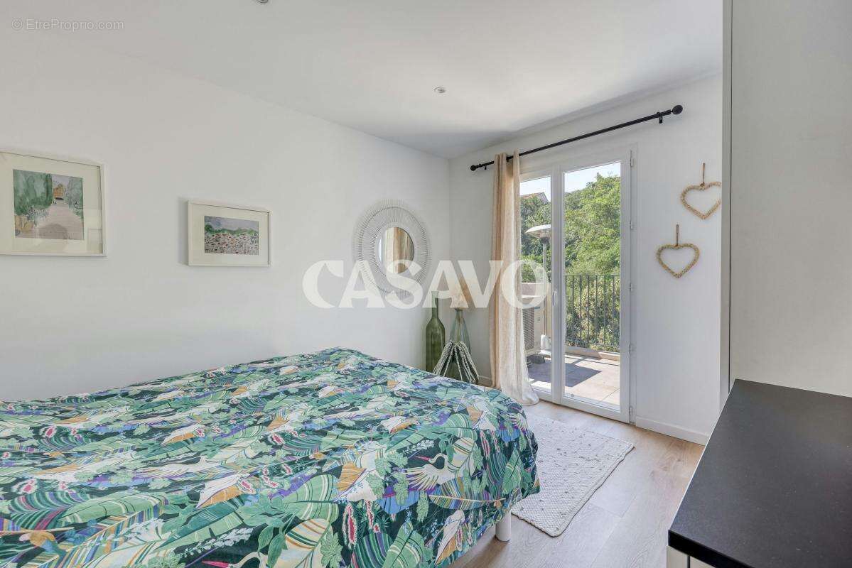 Vente Appartement 3 pièces de 69m² - 13640 La Roque-d'Anthéron - photo 9