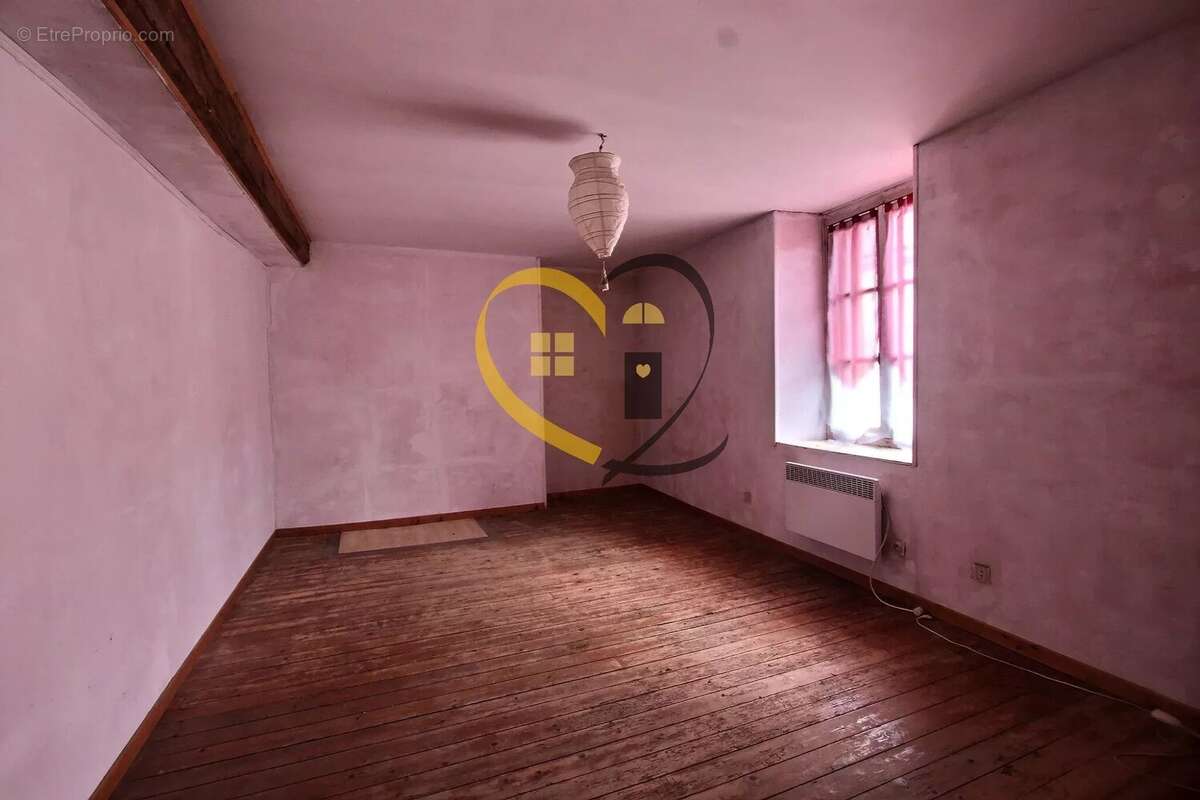 Maison à IVOY-LE-PRE