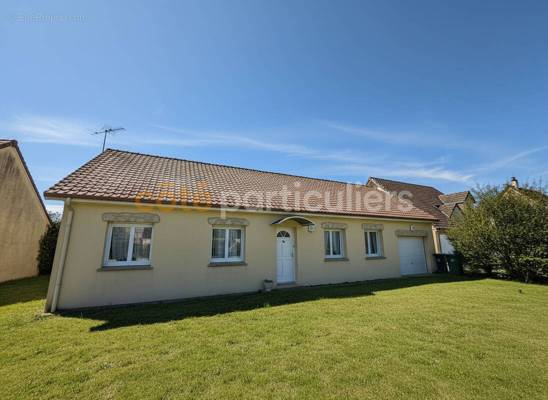 Maison à SAINT-SEBASTIEN-DE-MORSENT