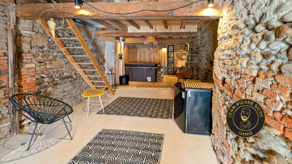 Cintegabelle : Maison de Ville Rénovée, Vendue Meublée avec Dépendance et Jacuzzi ! - photo 2