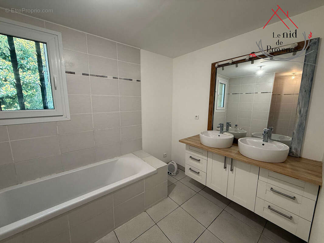 Maison à PERNES-LES-FONTAINES