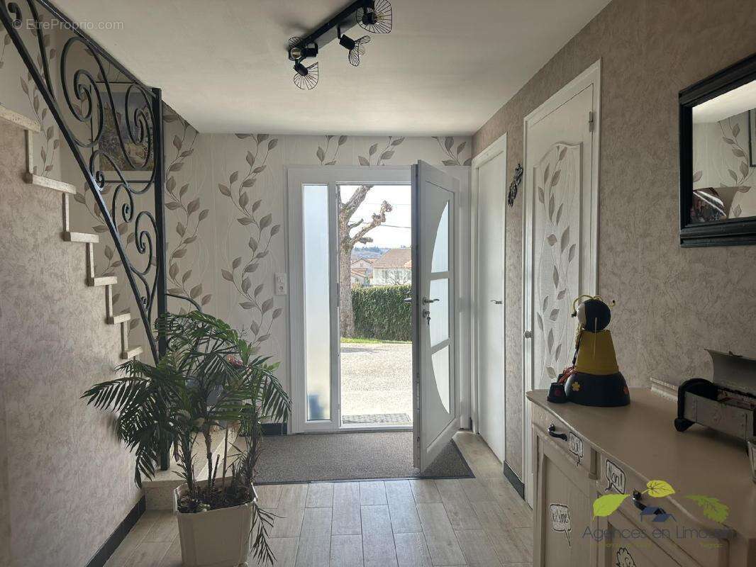 Maison à SAINT-LEONARD-DE-NOBLAT