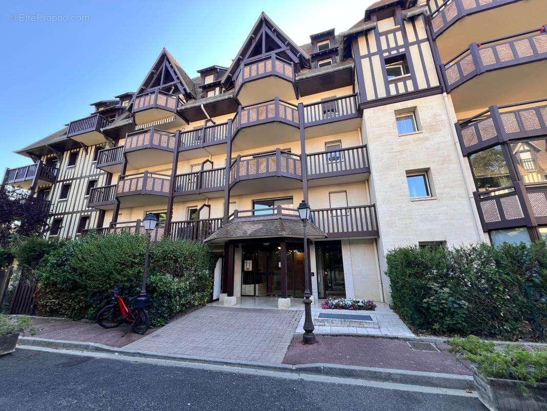 DEAUVILLE – Appartement à quelques pas de la plage et du centre-ville - photo 2