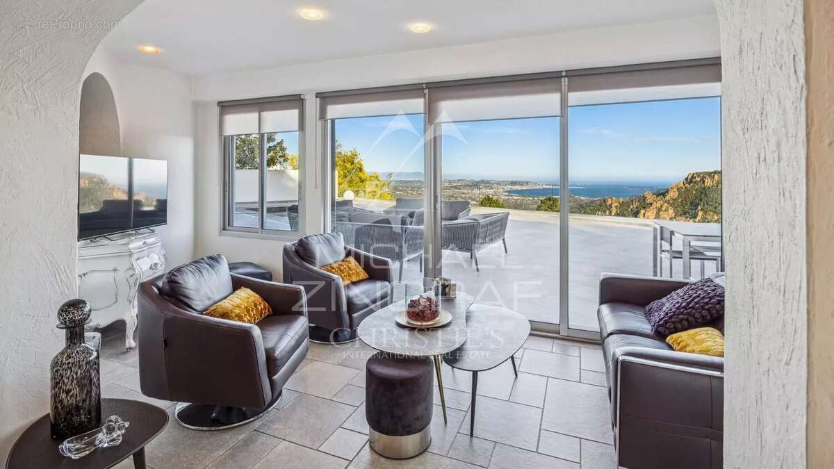 Maison à MANDELIEU-LA-NAPOULE