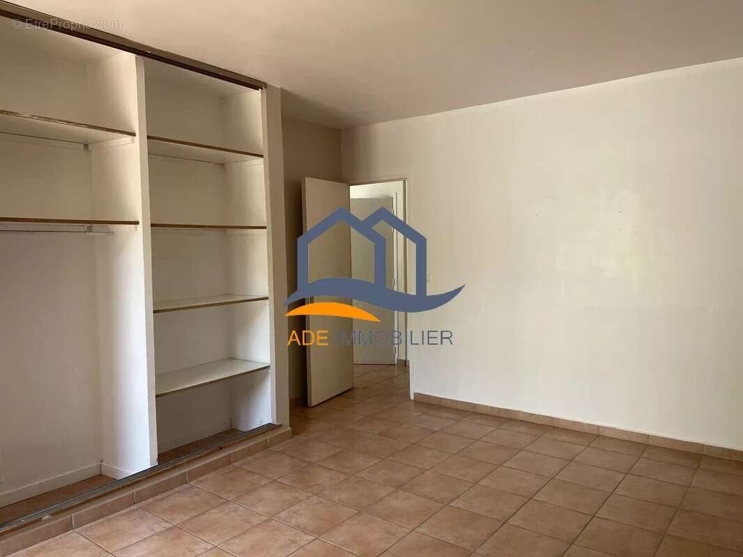 Appartement à EGUILLES