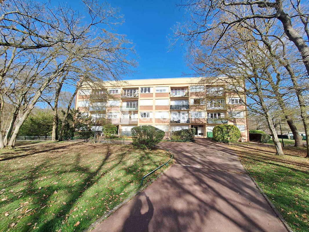 Appartement à VERNEUIL-SUR-SEINE