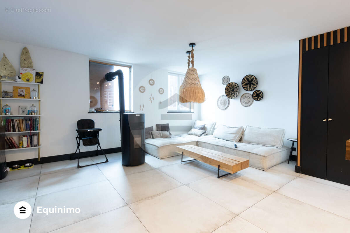 Appartement à LES LILAS