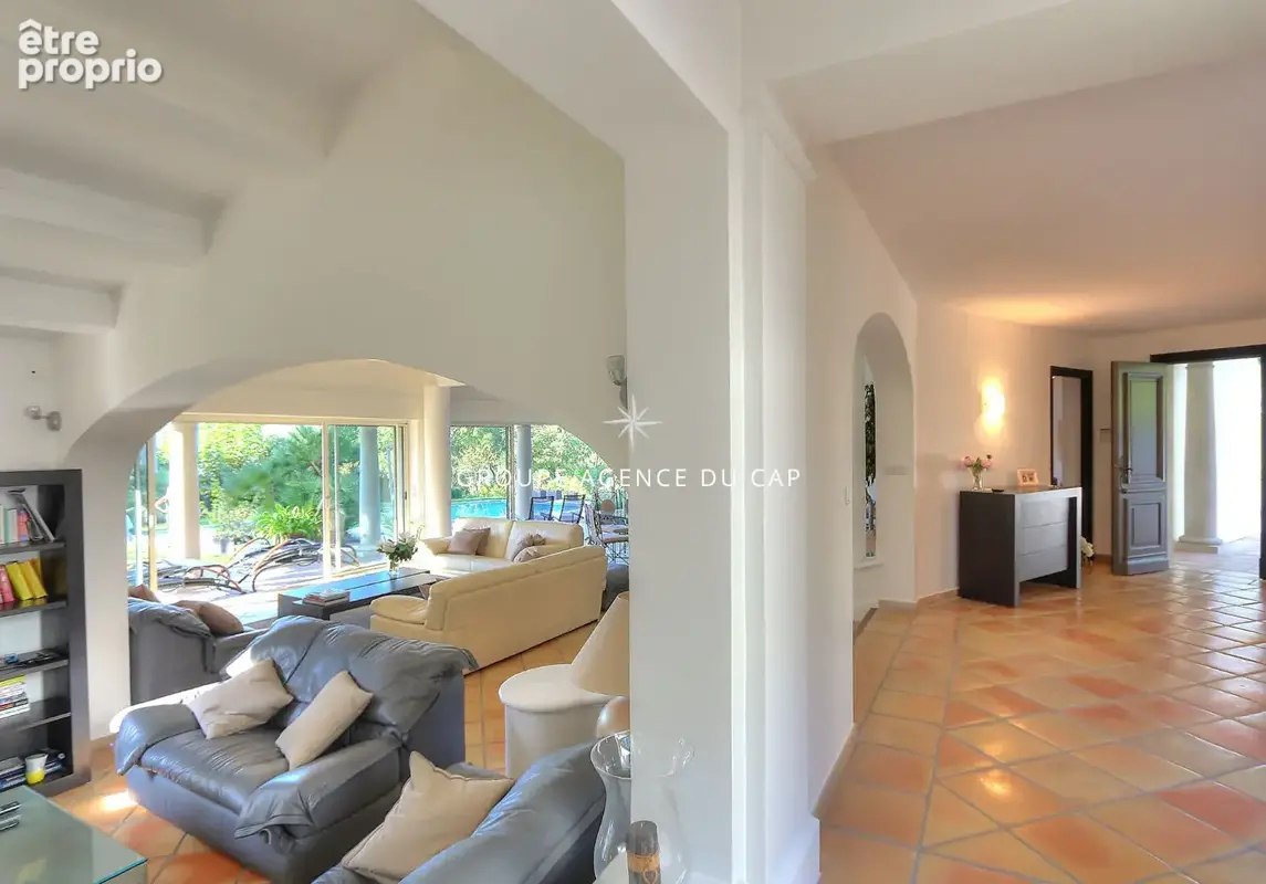 Villa d'exception 290m2 avec piscine garage et sous sol à vendre à Saint Raphaël Valescure - photo 7