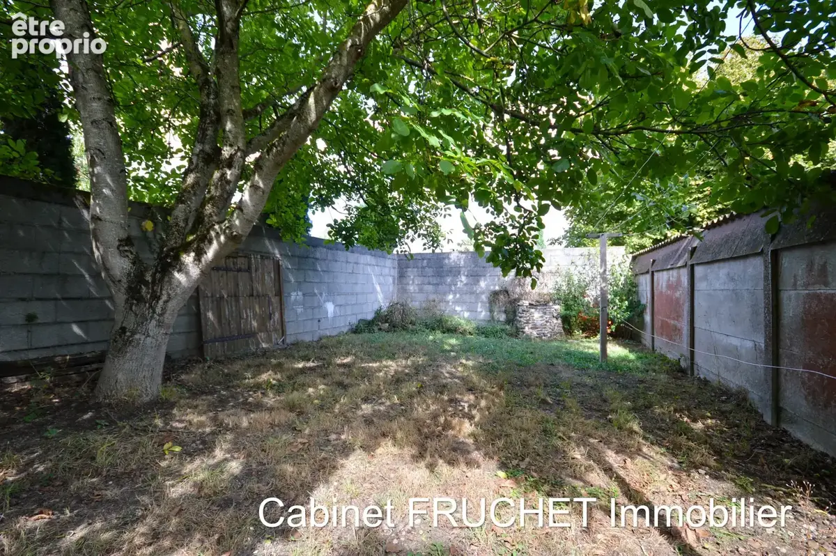 Charmante maison en pierre rénovée récemment avec 3 chambres et un jardin clos - photo 2