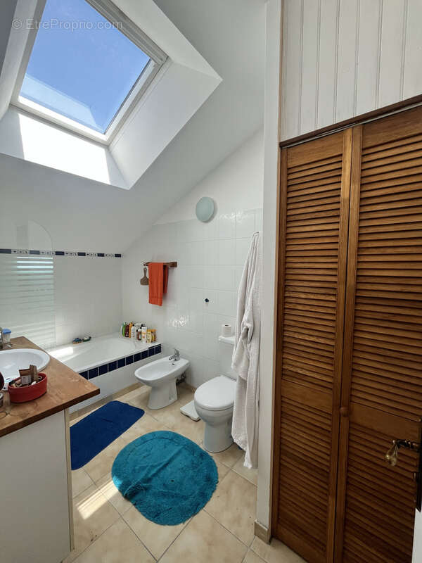 LE BONO, MOCQUARD immobilier vous propose cette maison de charme au cœur du Bono   À deux pas du port et des c - photo 9
