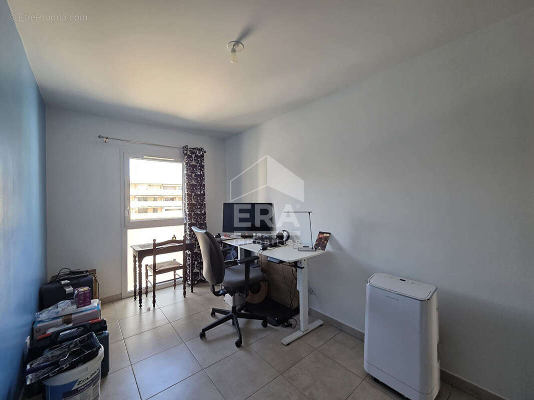 Appartement à SAINT-LAURENT-DU-VAR