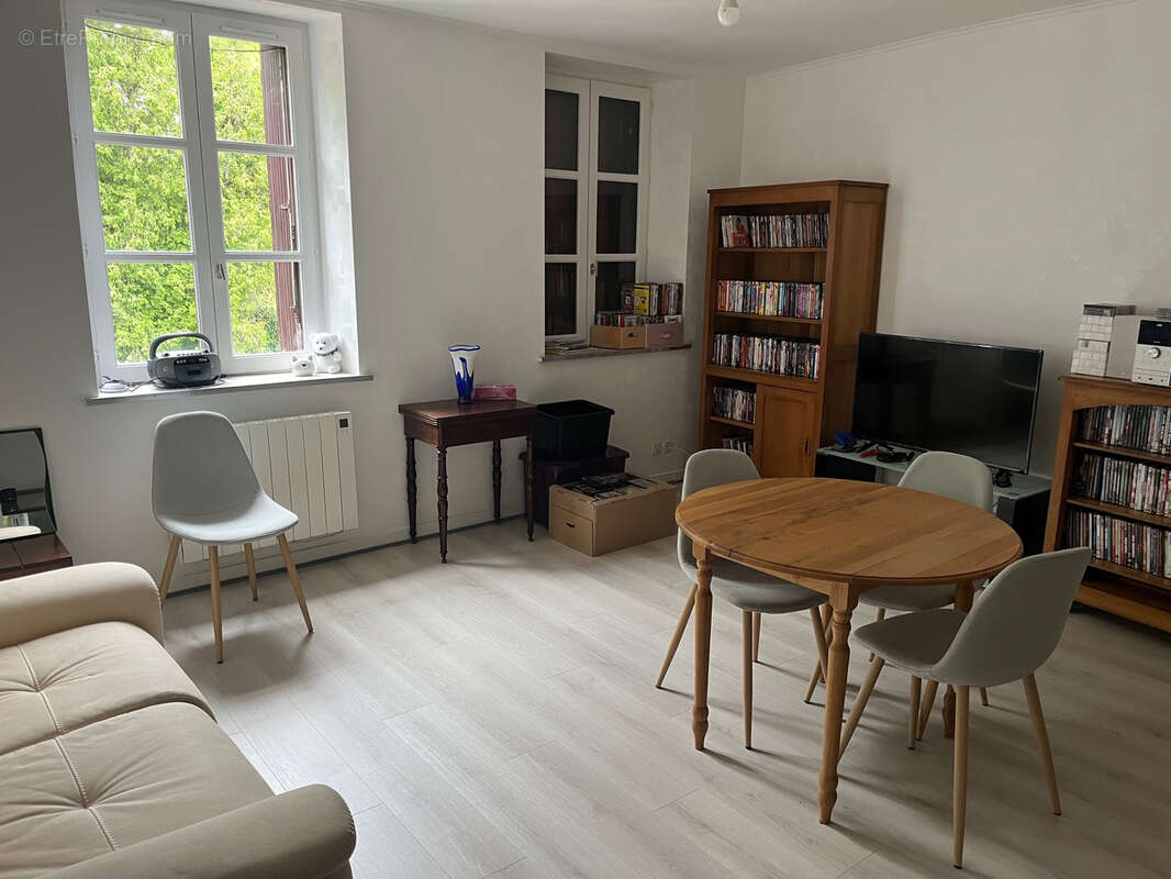 Appartement à CONTREXEVILLE