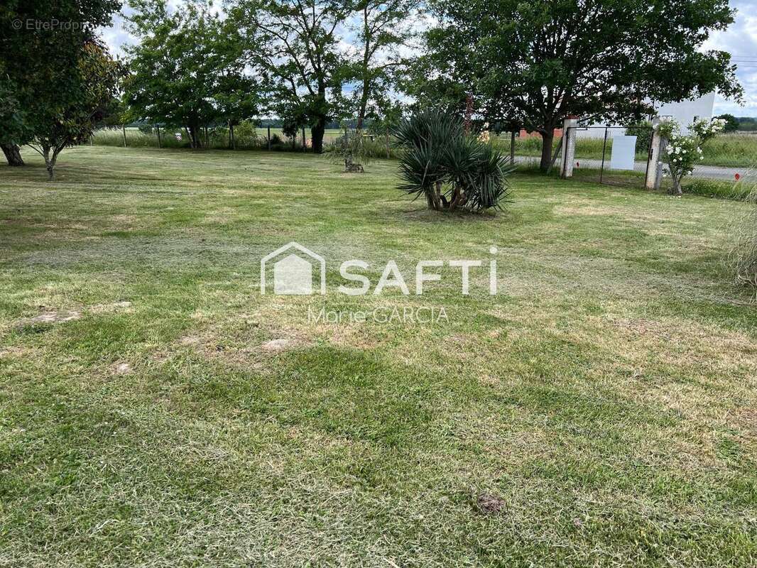 Terrain 504 m² à Bessens  - photo 2
