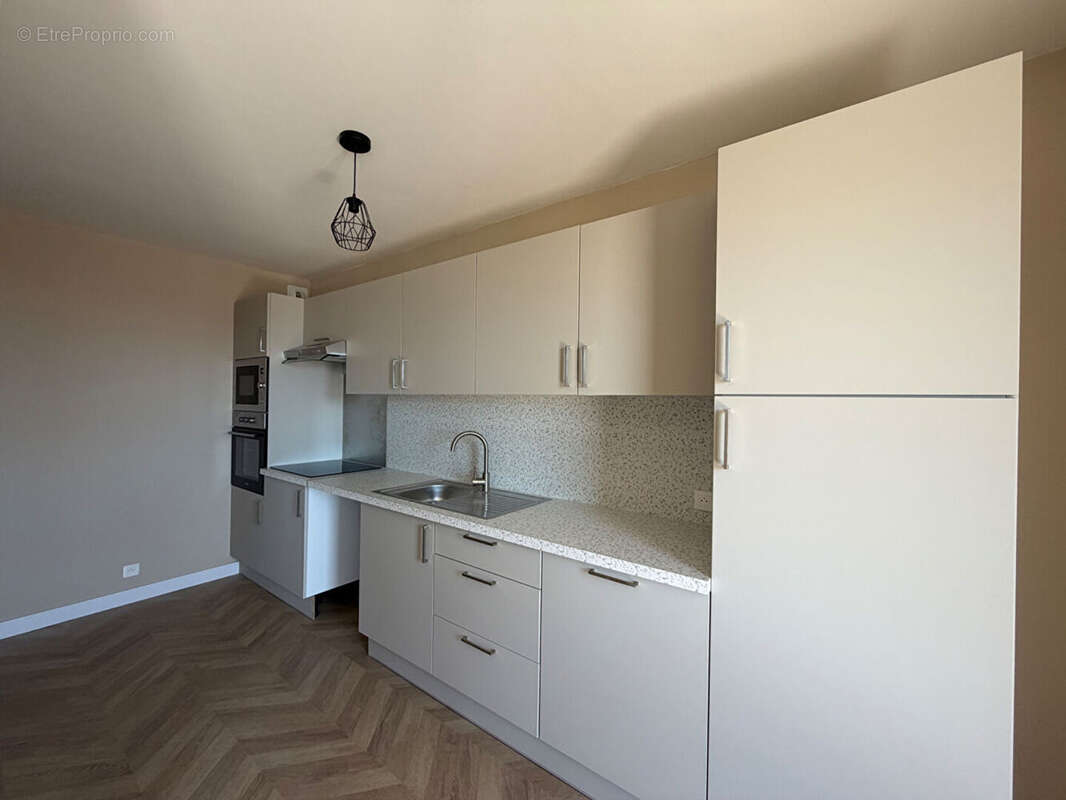 Appartement Toulon Ouest 4 pièce(s) 74 m2 avec balcon, cellier et parking collectif . - photo 5