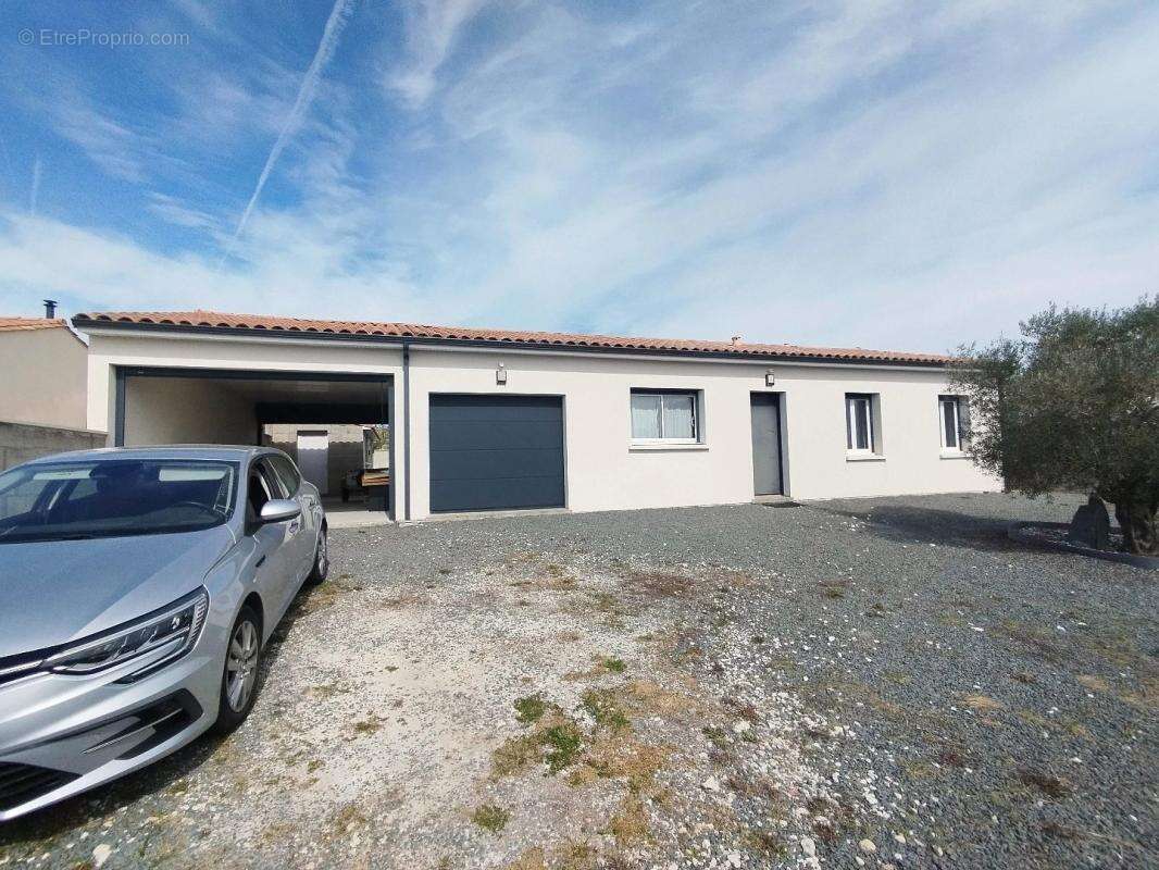 Maison à JARNAC-CHAMPAGNE