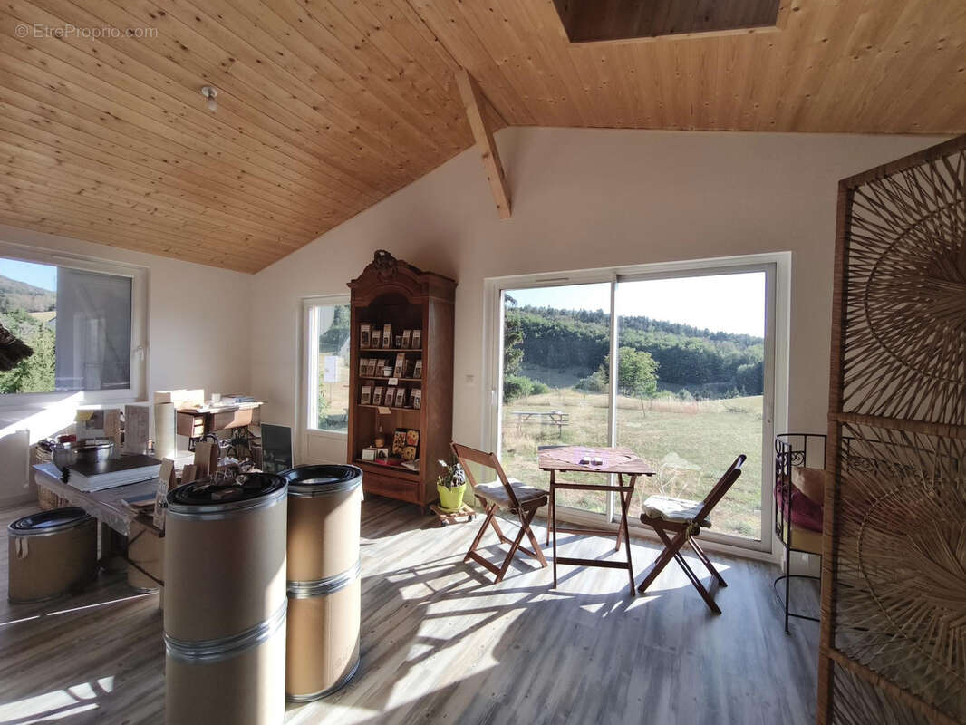 maison de plain pied sur 8700m2 de terrain - photo 16