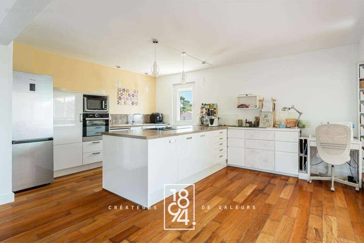 Appartement  Loft  atelier 85 m2  vue mer - photo 3