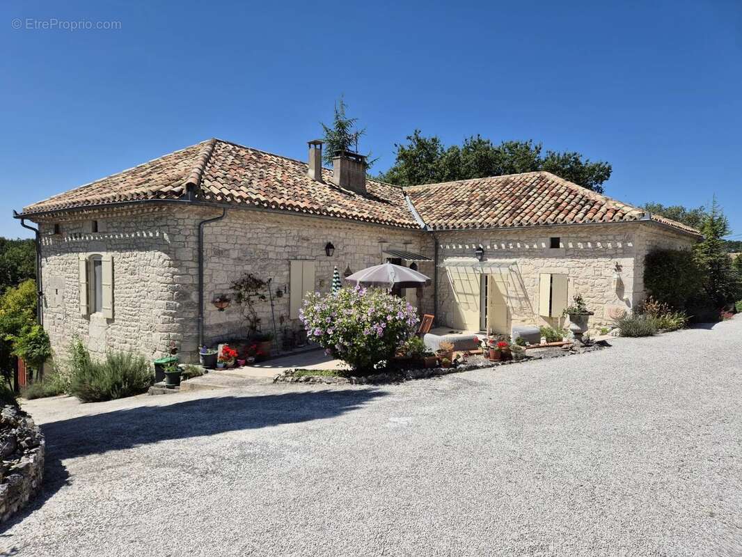 Maison à MONTAIGU-DE-QUERCY