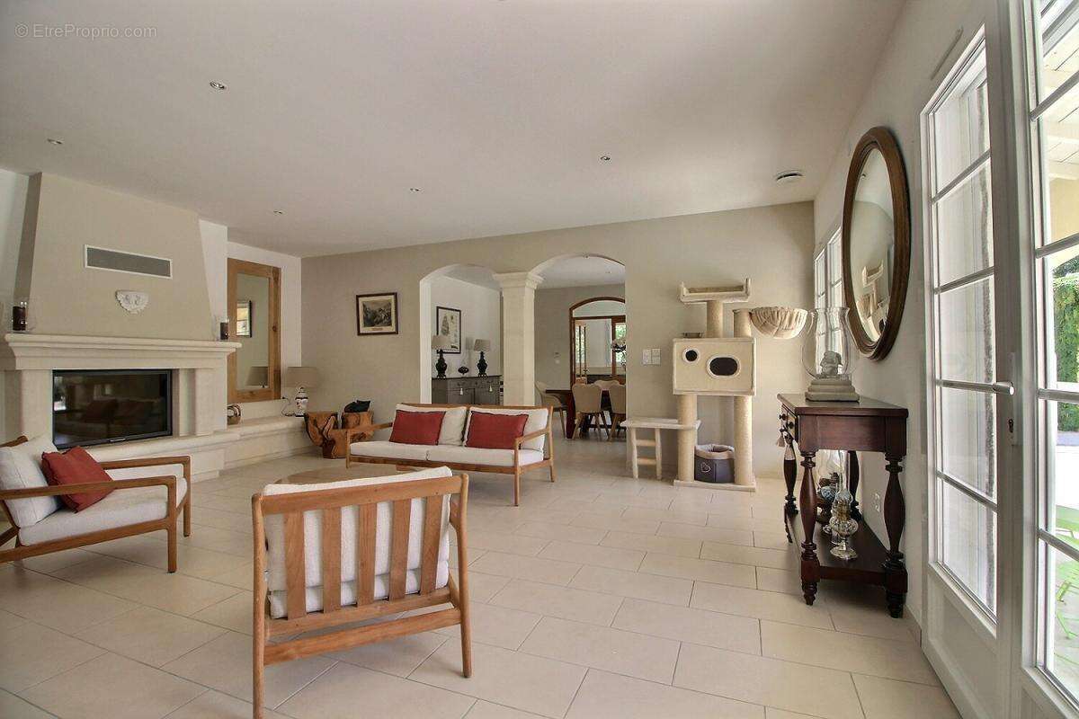 Maison à L'ISLE-SUR-LA-SORGUE