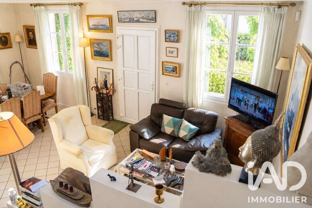 Maison 220 m² à Villeneuve-La-Guyard  - photo 3