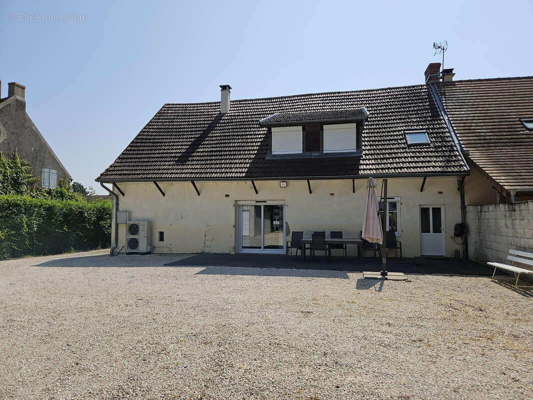 Maison à PONTOUX