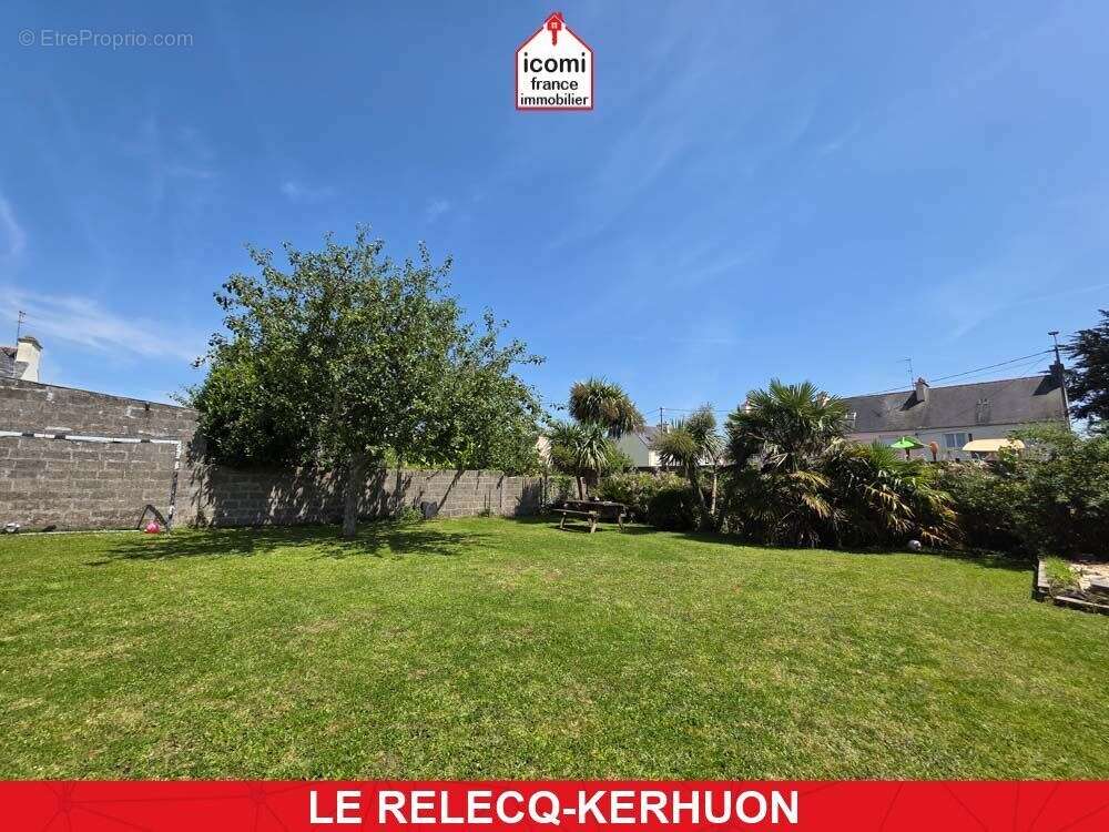 Maison à LE RELECQ-KERHUON
